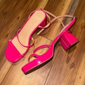 Hot pink crown & ivy strappy block heels